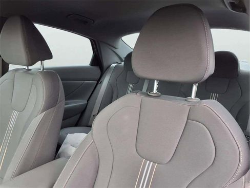 Certified 2025 Hyundai Elantra Sport image 15