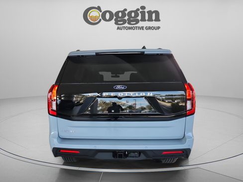 New 2025 Ford Expedition Active image 5