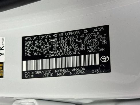 Certified 2025 Toyota Prius LE FWD image 31
