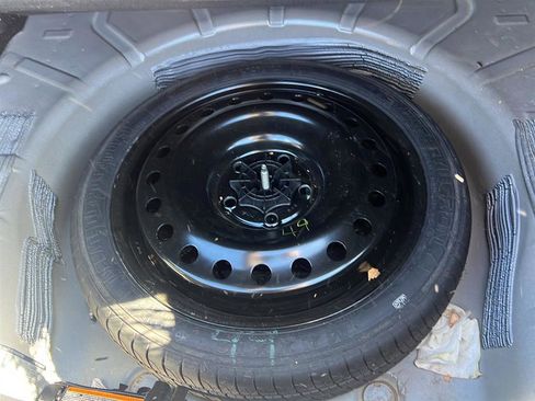 Used 2017 Buick Regal Sport Touring image 16