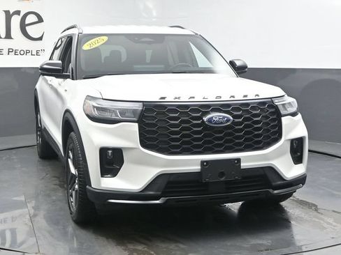 Used 2025 Ford Explorer ST-Line w/ ST-Line Street Pack AWD/4WD image 53