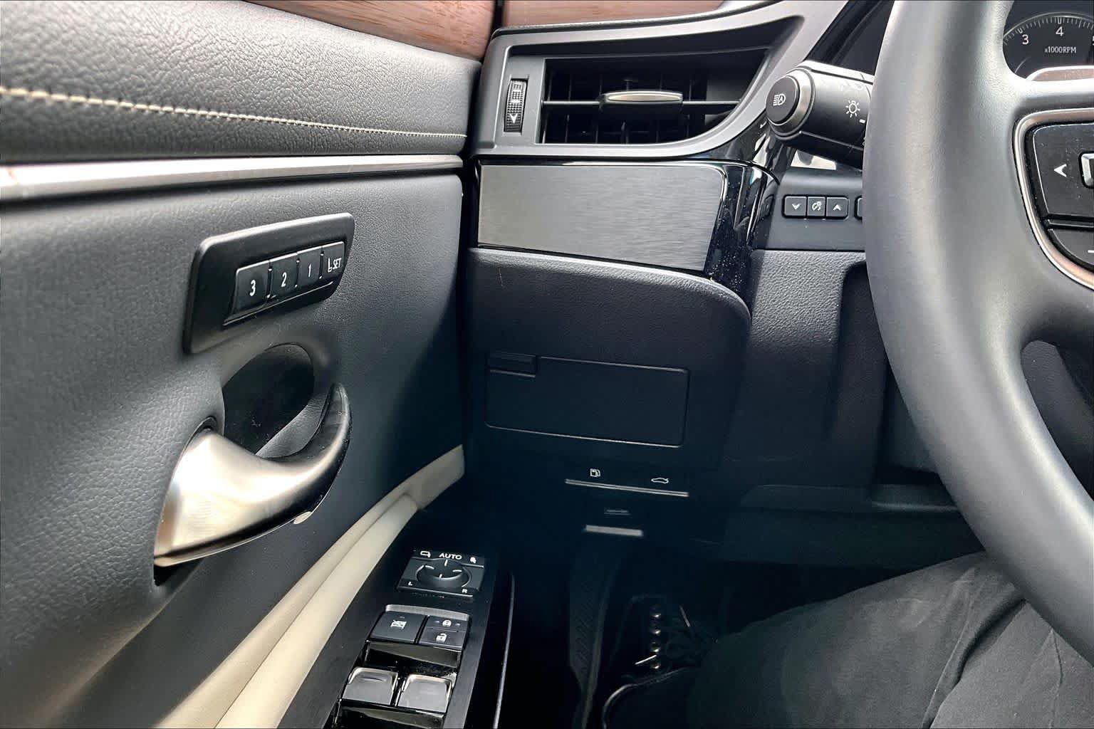 Used 2025 Lexus ES 350 w/ Premium Package FWD image 36