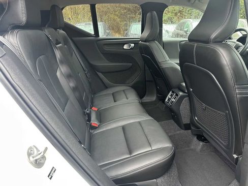 Used 2025 Volvo XC40 B5 Core w/ Protection Package Premier image 12