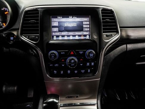 Used 2021 Jeep Grand Cherokee Laredo image 25