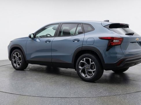 Used 2025 Chevrolet Trax LT FWD image 6
