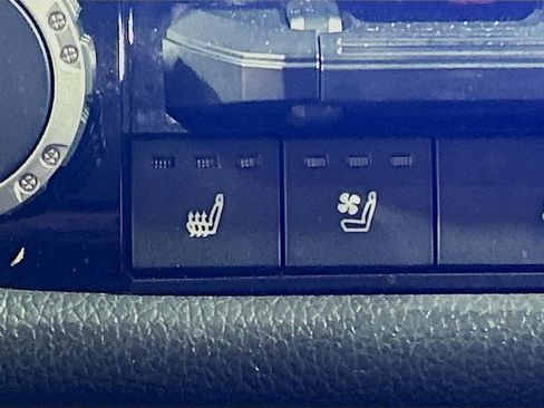 Used 2023 Toyota Tundra Limited image 17