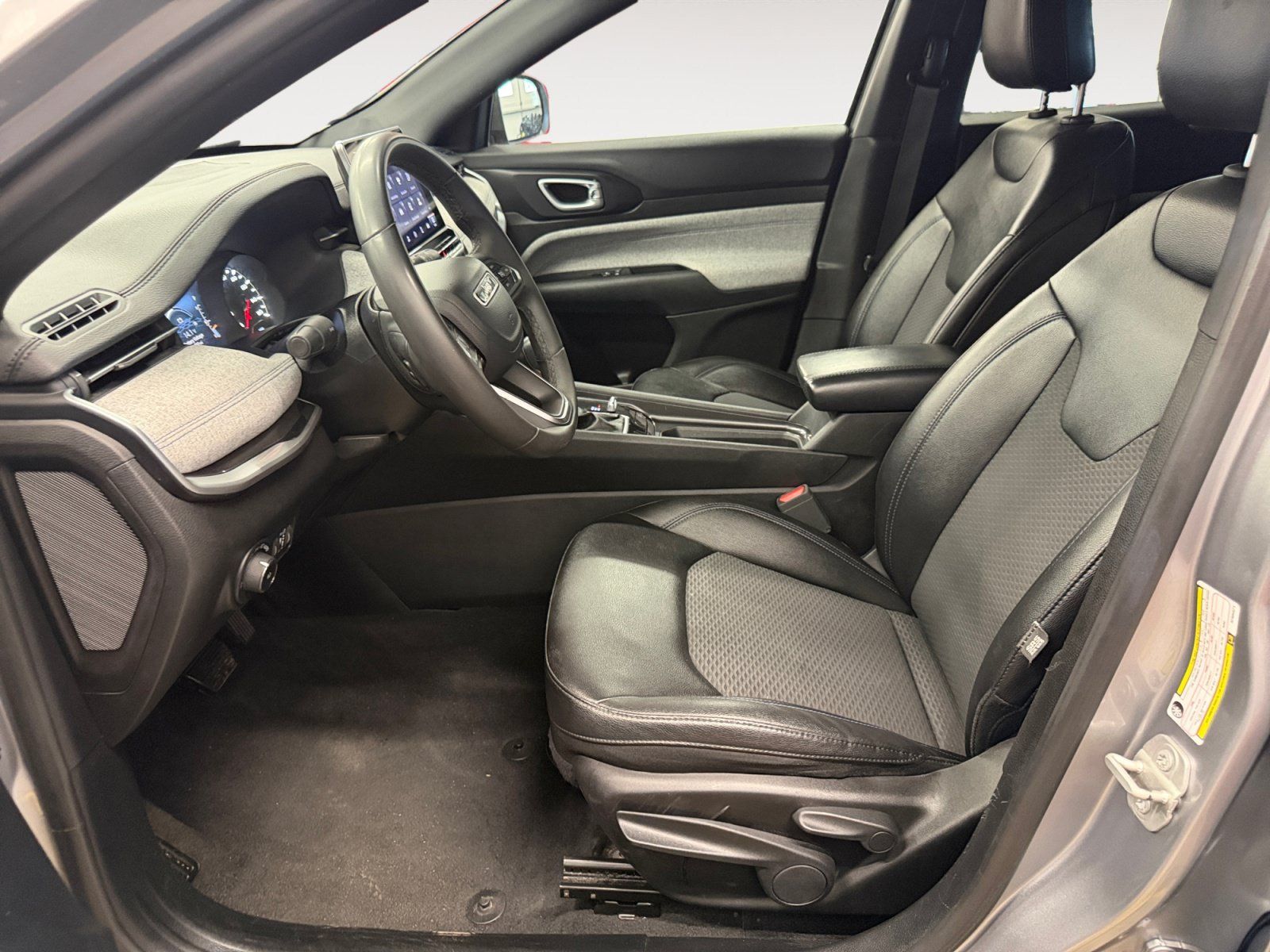 Used 2024 Jeep Compass Latitude AWD/4WD image 22