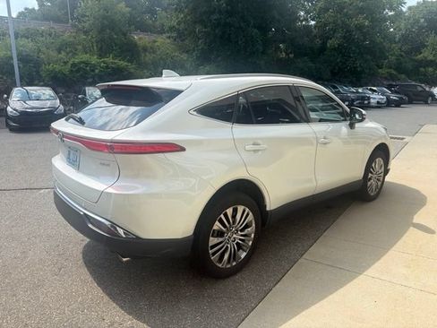 Used 2024 Toyota Venza XLE AWD/4WD image 4