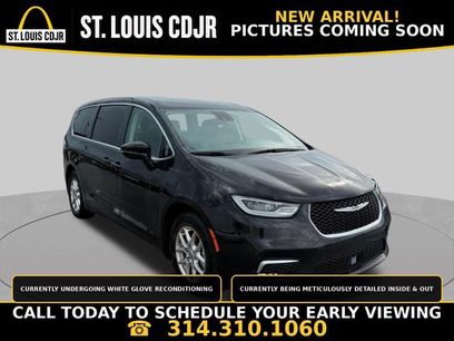 Used 2024 Chrysler Pacifica Touring-L