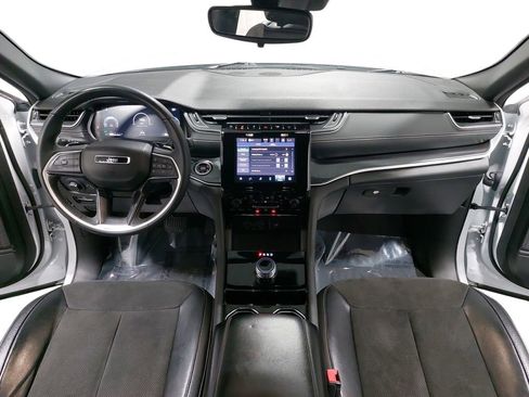 Used 2023 Jeep Grand Cherokee L Laredo image 9