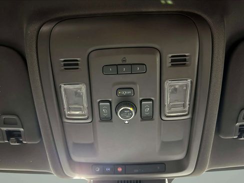 Used 2023 Chevrolet Suburban Z71 w/ Luxury Package image 14