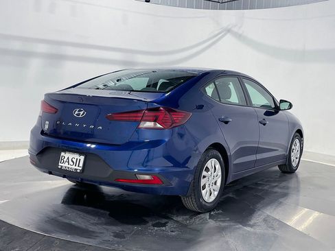 Used 2020 Hyundai Elantra SE w/ Winter Weather Package image 11
