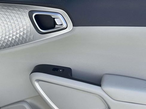 Certified 2020 Kia Soul LX image 22