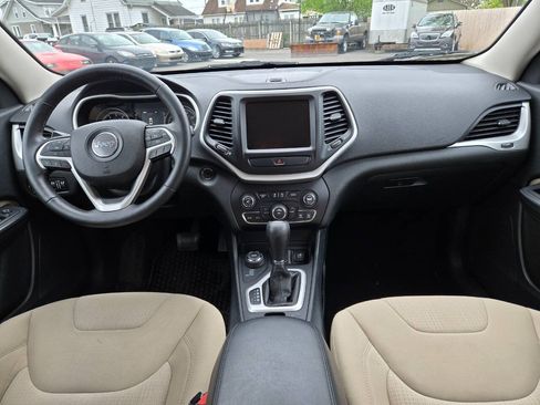 Used 2015 Jeep Cherokee Latitude w/ Cold Weather Group AWD/4WD image 28