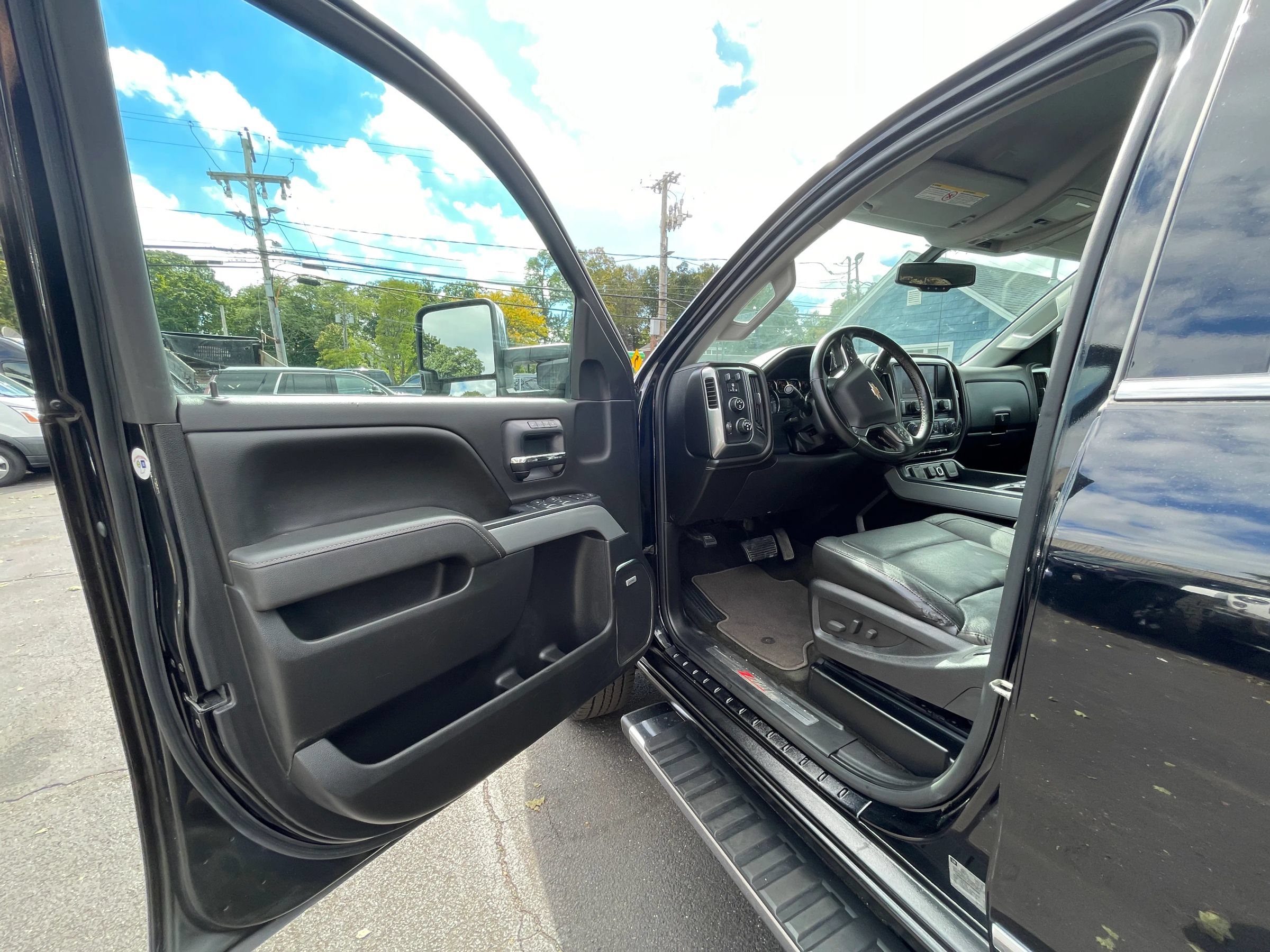 Used 2015 Chevrolet Silverado 2500 LTZ w/ LTZ Plus Package AWD/4WD image 10