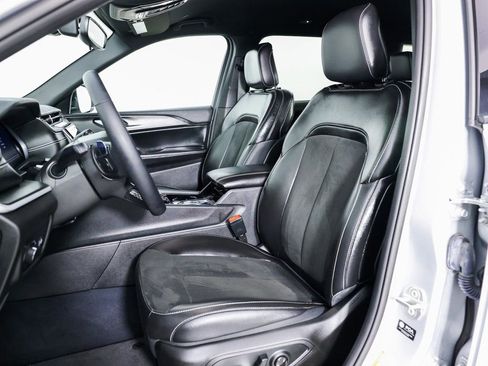 Used 2023 Jeep Grand Cherokee L Laredo image 26