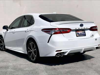 Used 2020 Toyota Camry SE w/ Sunroof Package
