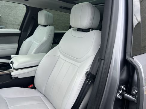 Used 2024 Land Rover Range Rover Sport SE AWD/4WD image 18