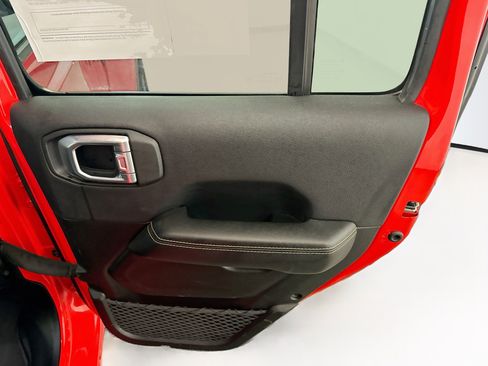 Used 2025 Jeep Wrangler Unlimited Sahara AWD/4WD image 30