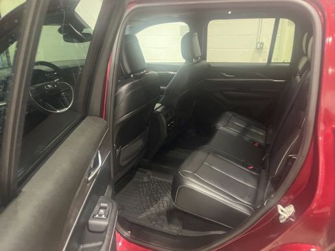 Used 2024 Jeep Grand Cherokee Limited image 7