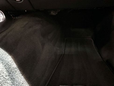 Used 2004 Chevrolet SSR w/ Preferred Equipment Group image 92