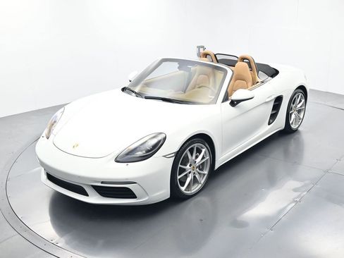 Certified 2017 Porsche 718 Boxster RWD image 39