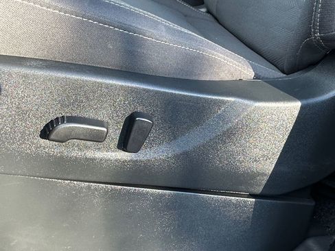 Used 2024 Nissan Frontier SV image 10