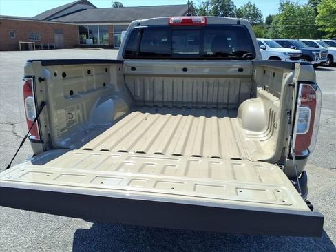 Used 2022 GMC Canyon Elevation w/ Elevation Premium Package AWD/4WD image 14