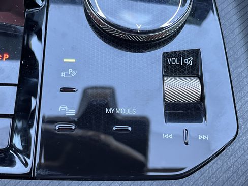 Used 2025 BMW X3 xDrive30i w/ Convenience Package image 8