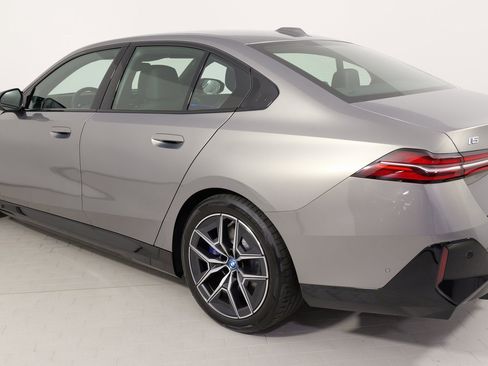 Used 2025 BMW i5 M60 image 40