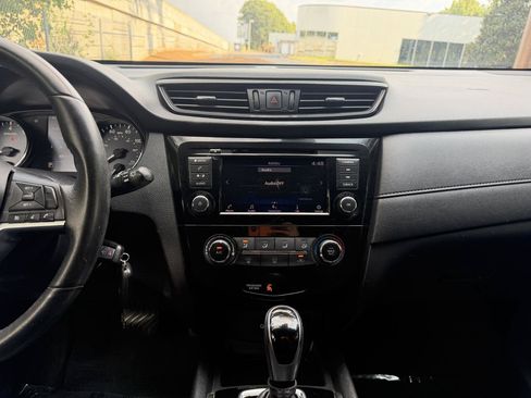 Used 2019 Nissan Rogue S w/ Special Edition Package FWD image 25