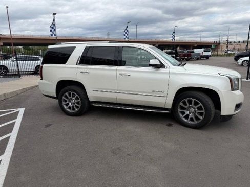 Used 2015 GMC Yukon Denali w/ Touring Package AWD/4WD image 11