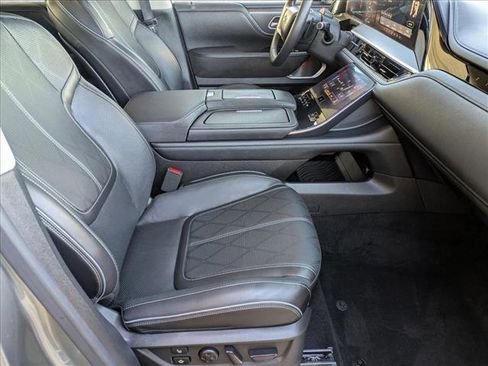 Used 2025 INFINITI QX80 Sensory image 25