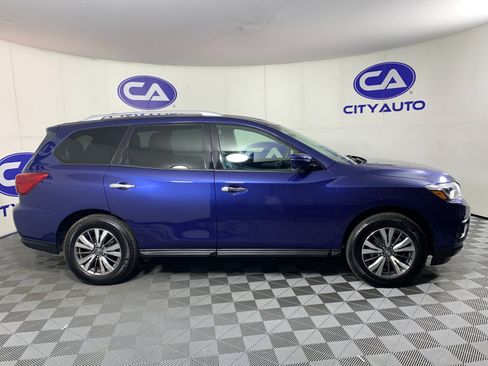 Used 2020 Nissan Pathfinder SL AWD/4WD image 2