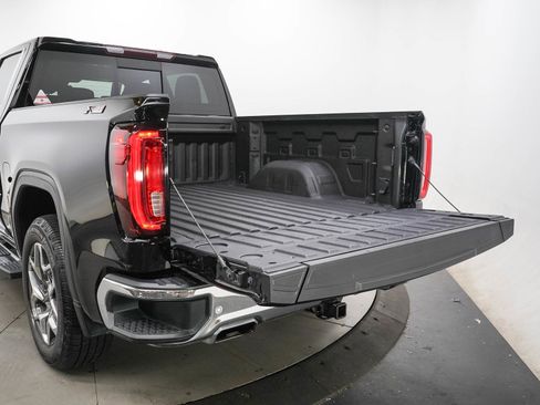Used 2023 GMC Sierra 1500 SLT w/ SLT Premium Plus Package AWD/4WD image 9