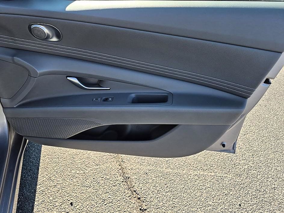 Used 2025 Hyundai Elantra SEL FWD image 34