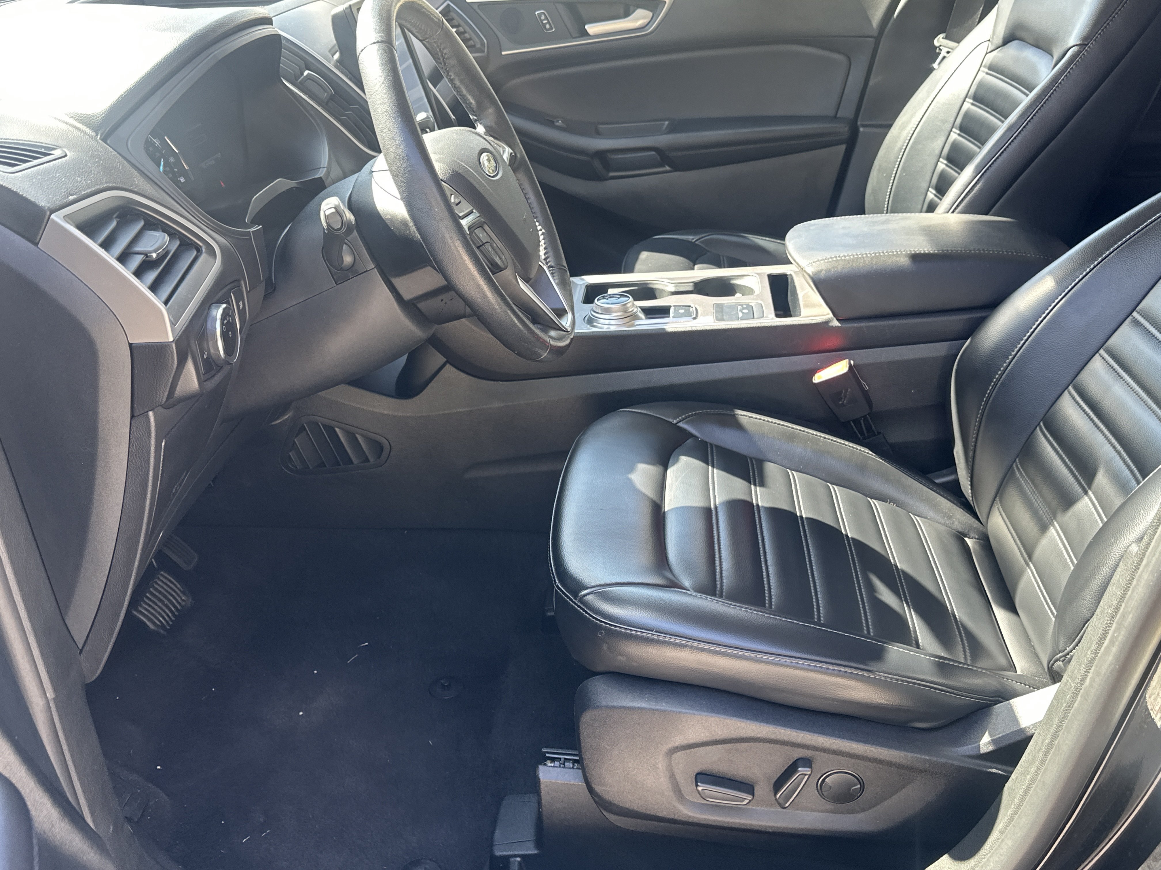 Used 2024 Ford Edge SEL AWD/4WD image 9