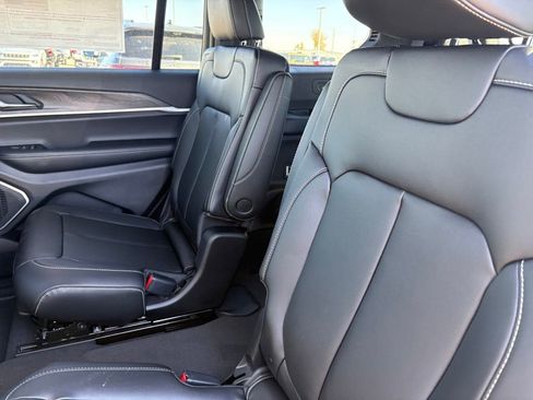 New 2025 Jeep Grand Cherokee L Limited w/ MOPAR Finishing Package AWD/4WD image 17