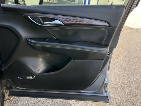 Used 2022 Buick Envision Avenir w/ Premium Seat Package image 30