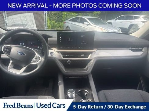 Used 2025 Ford Explorer Active AWD/4WD image 12