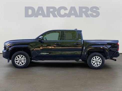 Used 2025 Toyota Tacoma SR5 AWD/4WD image 4
