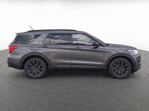 Used 2019 Ford Explorer XLT w/ Equipment Group 202A AWD/4WD image 8
