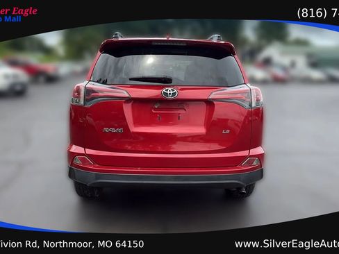 Used 2016 Toyota RAV4 LE FWD image 4