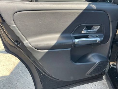 Used 2023 Mercedes-Benz GLB 250 4MATIC w/ Premium Package image 20