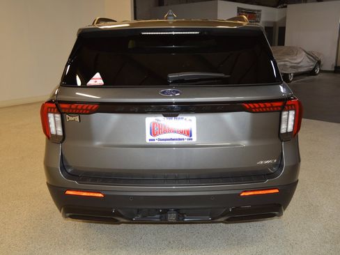 Used 2025 Ford Explorer ST-Line w/ ST-Line Street Pack AWD/4WD image 4