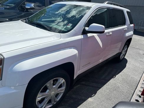 Used 2017 GMC Terrain SLE w/ Convenience Package AWD/4WD image 2