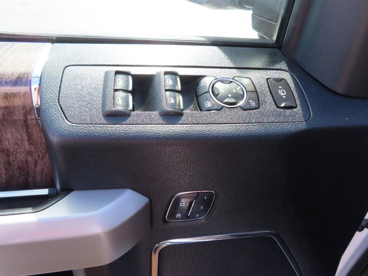 Used 2018 Ford F250 Lariat w/ Lariat Ultimate Package AWD/4WD image 29