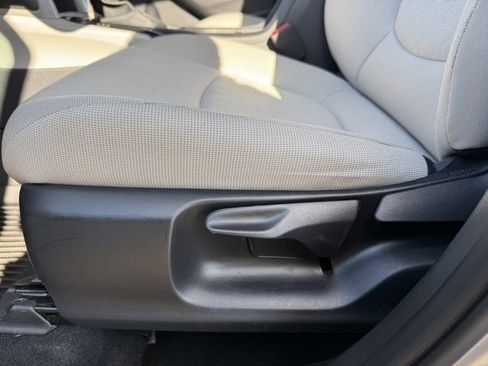 Used 2025 Toyota Corolla Cross L image 14