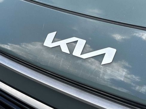Used 2023 Kia Niro EX Touring FWD image 10