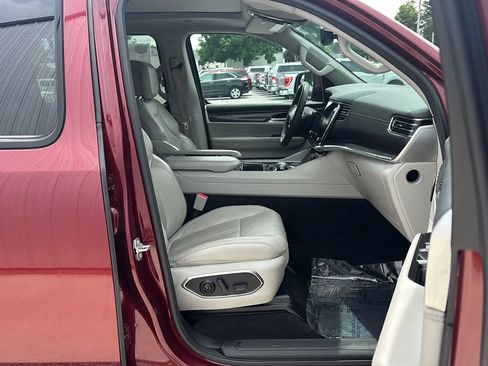 Used 2022 Jeep Wagoneer Series II w/ Premium Group I AWD/4WD image 12